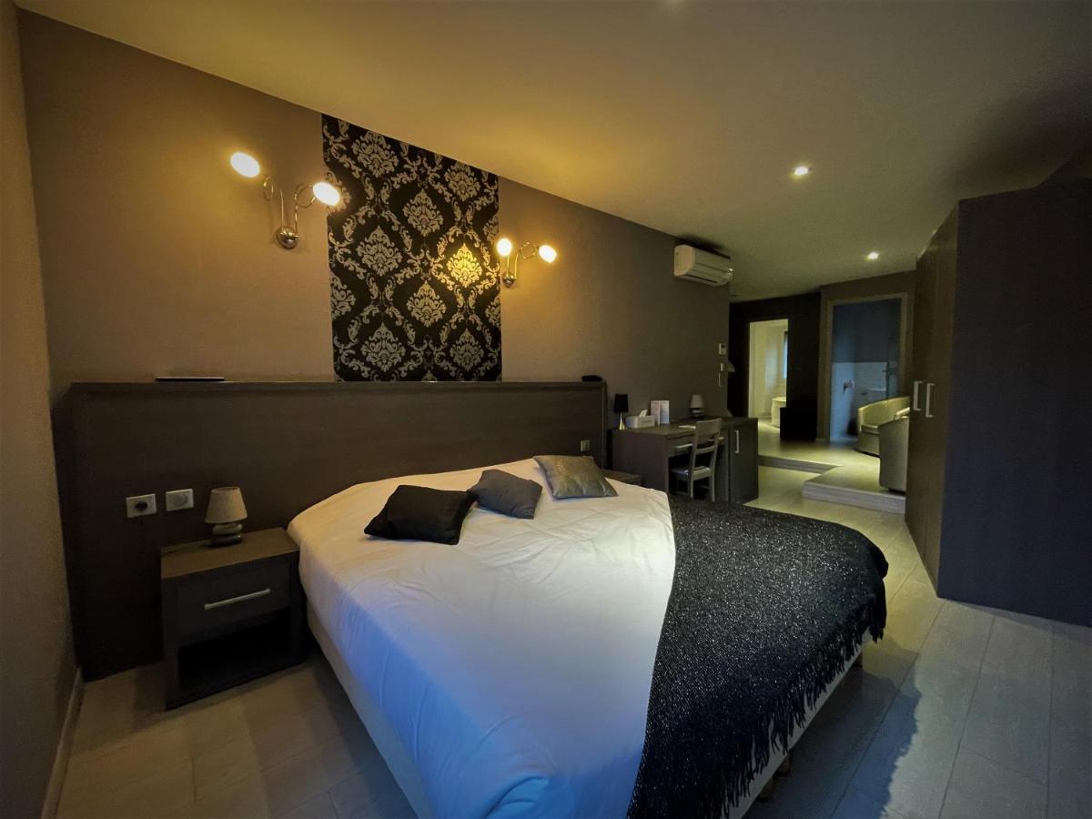 Hotel-Restaurant Des Voyageurs Le Cheylard Bagian luar foto