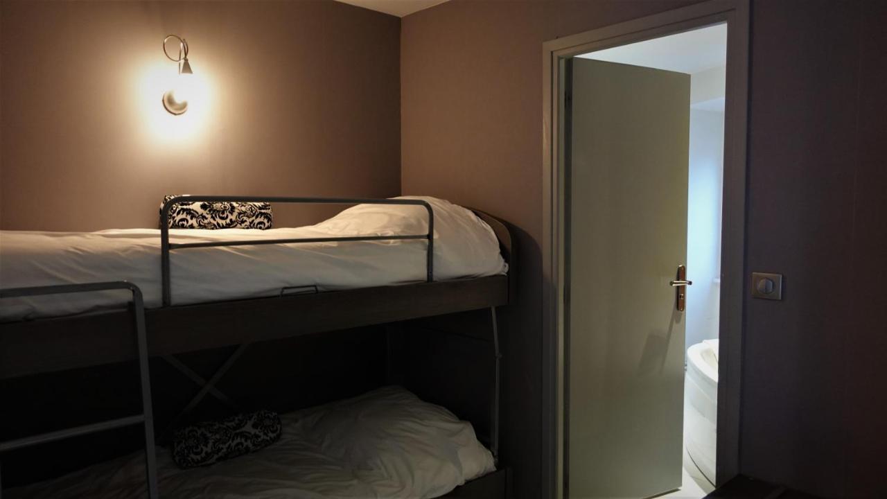 Hotel-Restaurant Des Voyageurs Le Cheylard Bagian luar foto
