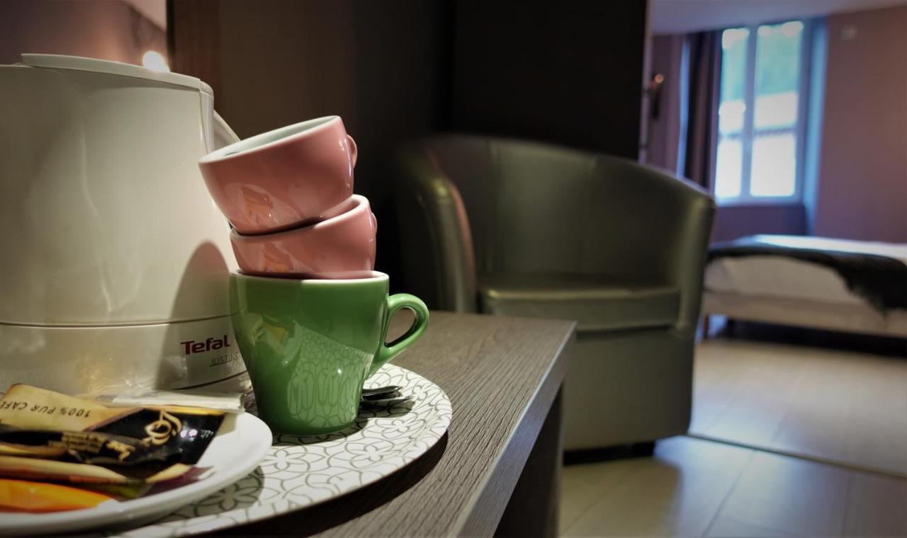 Hotel-Restaurant Des Voyageurs Le Cheylard Bagian luar foto