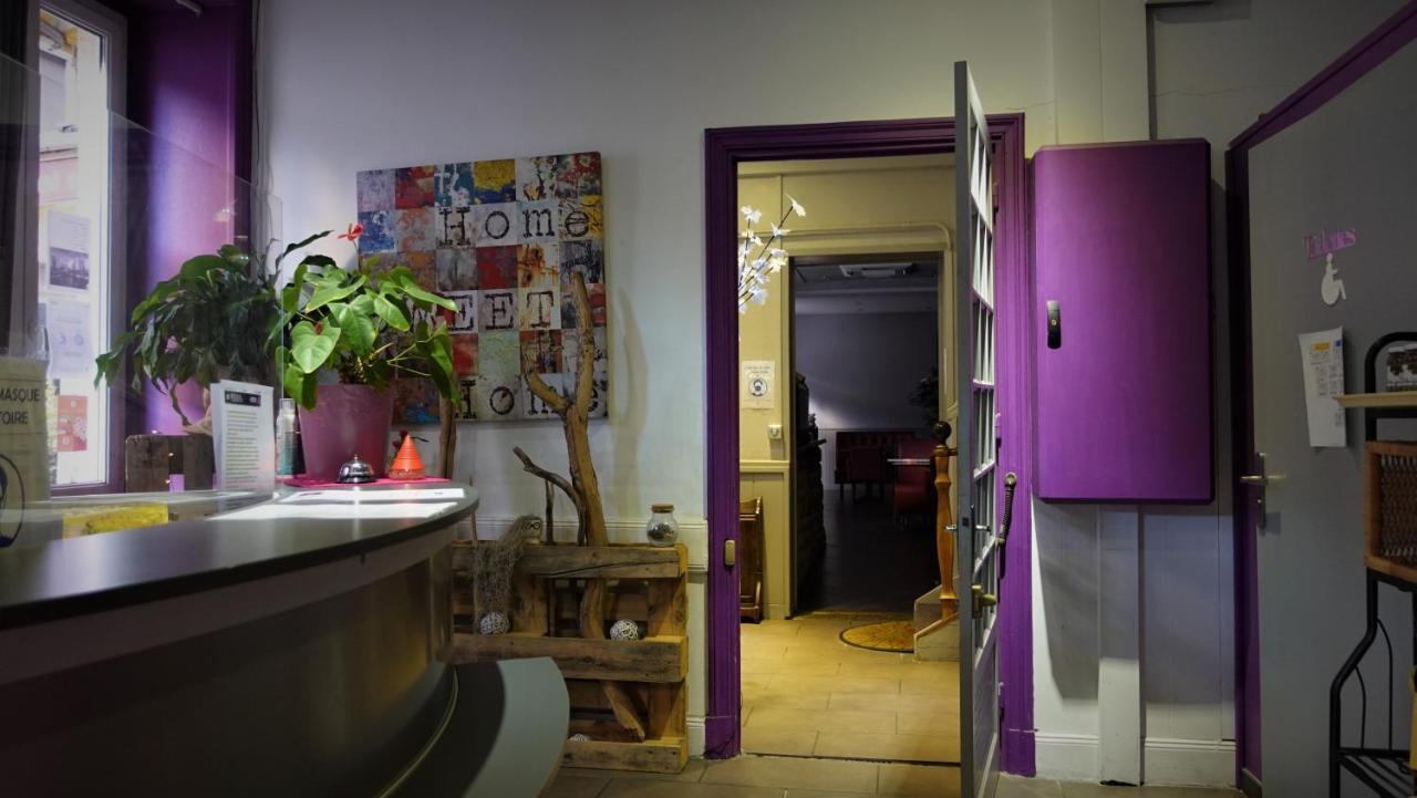 Hotel-Restaurant Des Voyageurs Le Cheylard Bagian luar foto