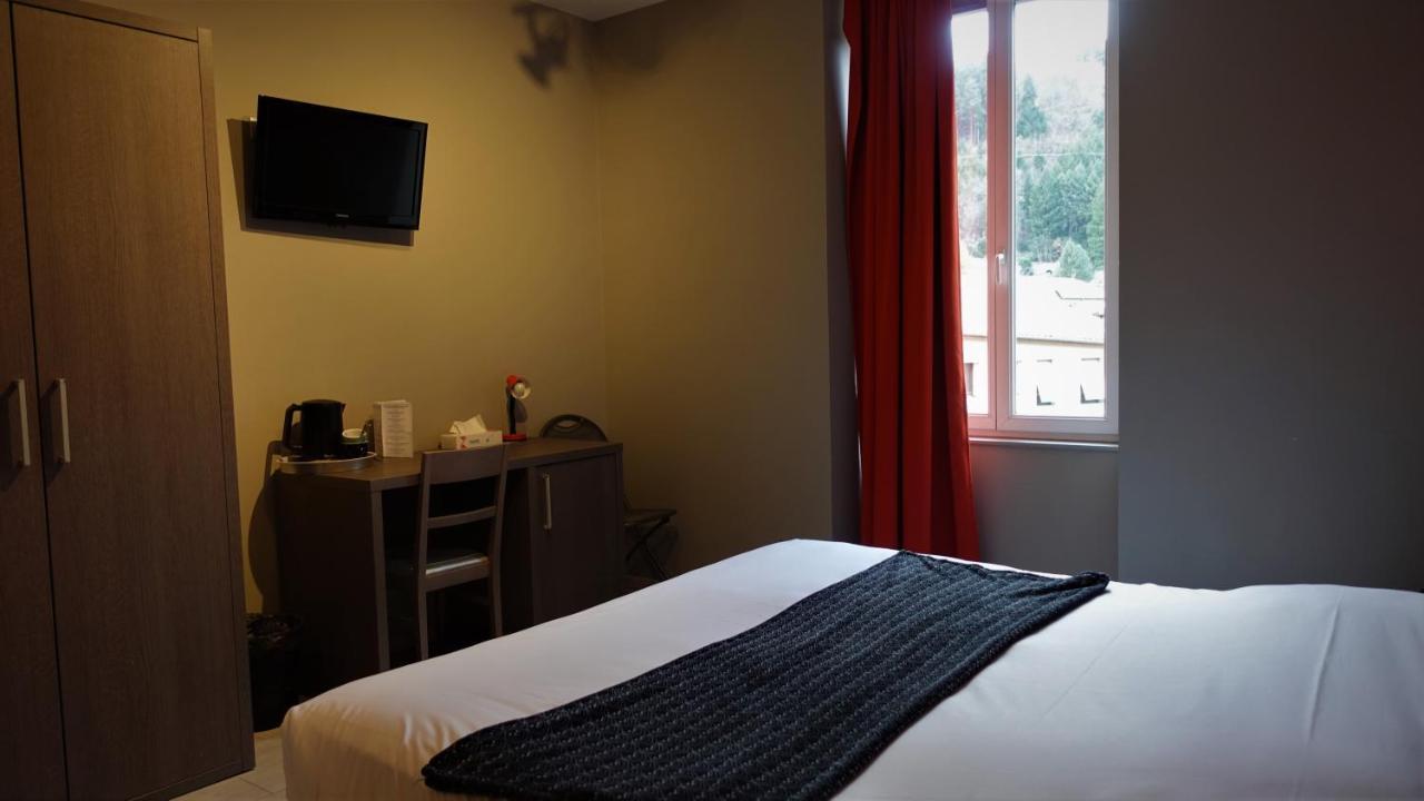 Hotel-Restaurant Des Voyageurs Le Cheylard Bagian luar foto