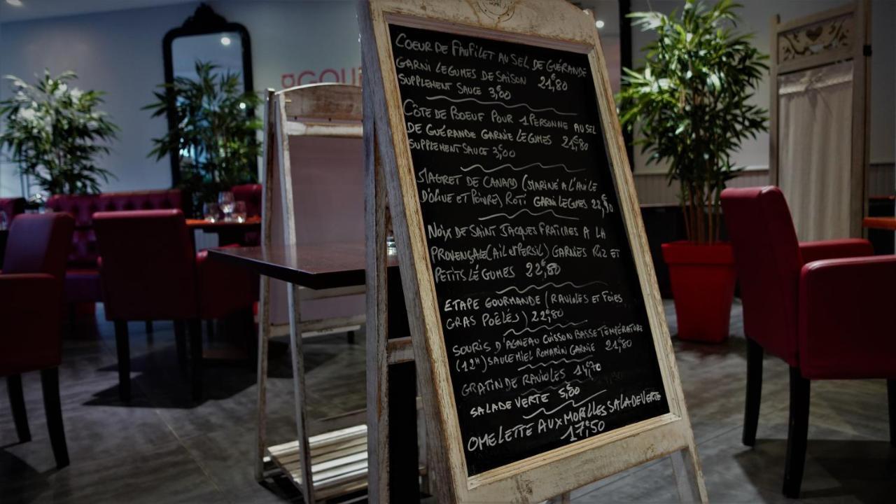 Hotel-Restaurant Des Voyageurs Le Cheylard Bagian luar foto