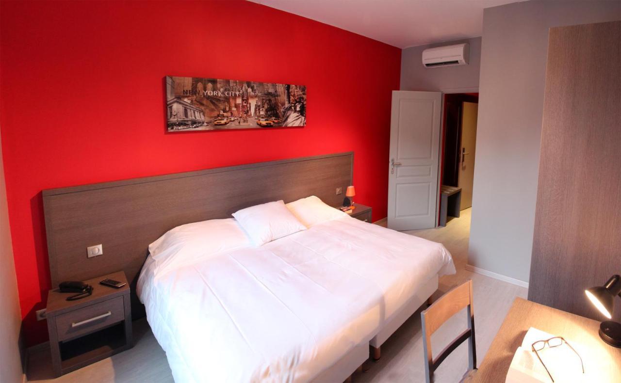 Hotel-Restaurant Des Voyageurs Le Cheylard Bagian luar foto