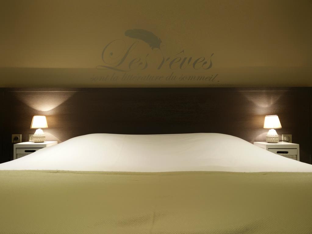 Hotel-Restaurant Des Voyageurs Le Cheylard Bagian luar foto