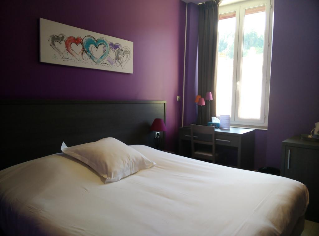 Hotel-Restaurant Des Voyageurs Le Cheylard Bagian luar foto