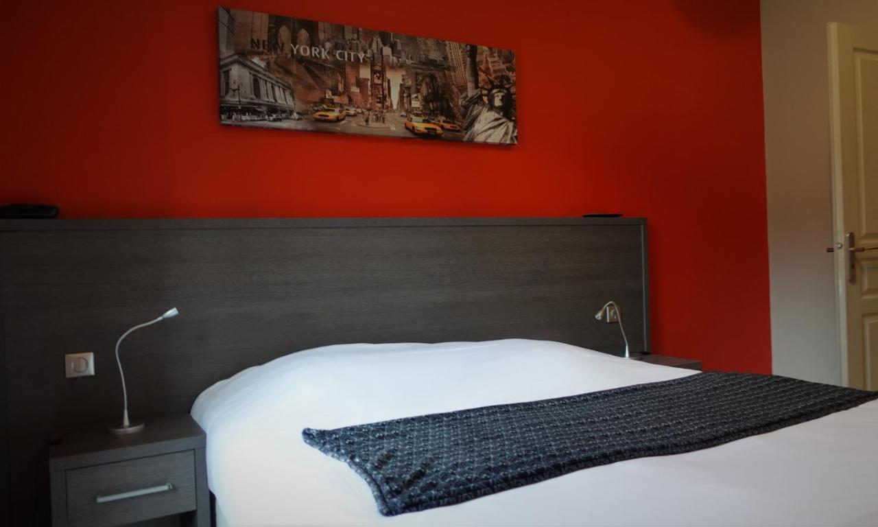 Hotel-Restaurant Des Voyageurs Le Cheylard Bagian luar foto